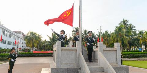 小学升旗手事迹介绍（给个格式,内容简短）